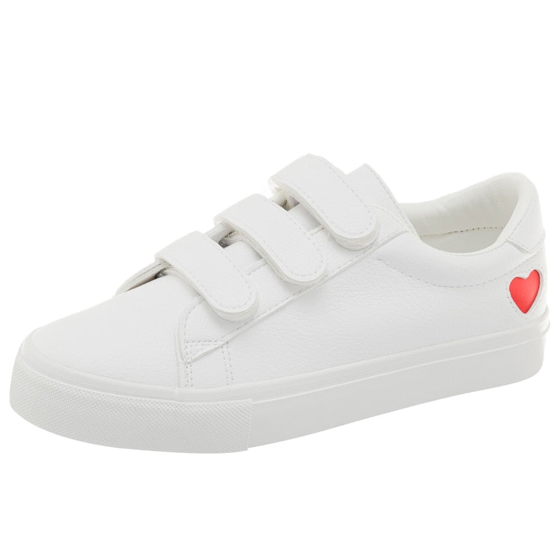 Women Sneakers 2022 New Women Shoes Trend Casual Flats Sneakers Female New Fashion Comfort Cute Heart Vulcanized Platform Shoes