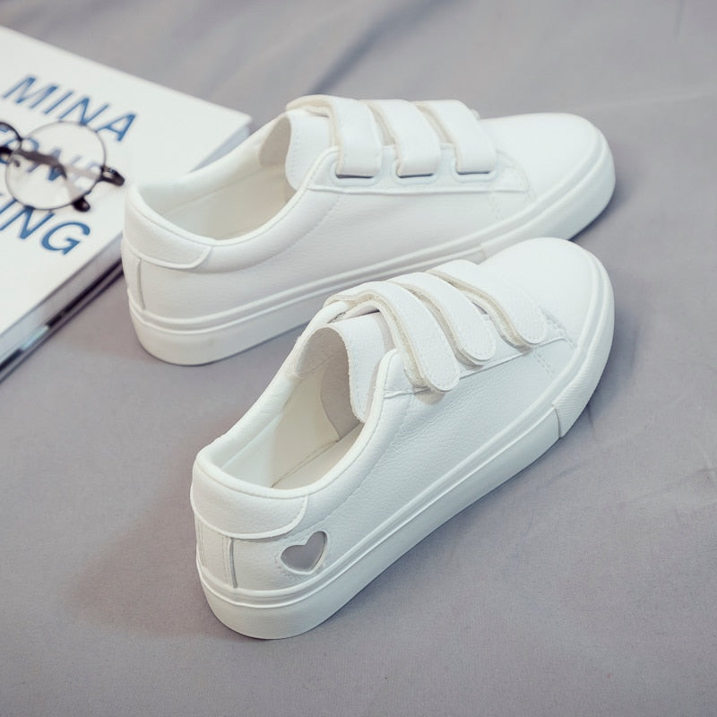 Women Sneakers 2022 New Women Shoes Trend Casual Flats Sneakers Female New Fashion Comfort Cute Heart Vulcanized Platform Shoes