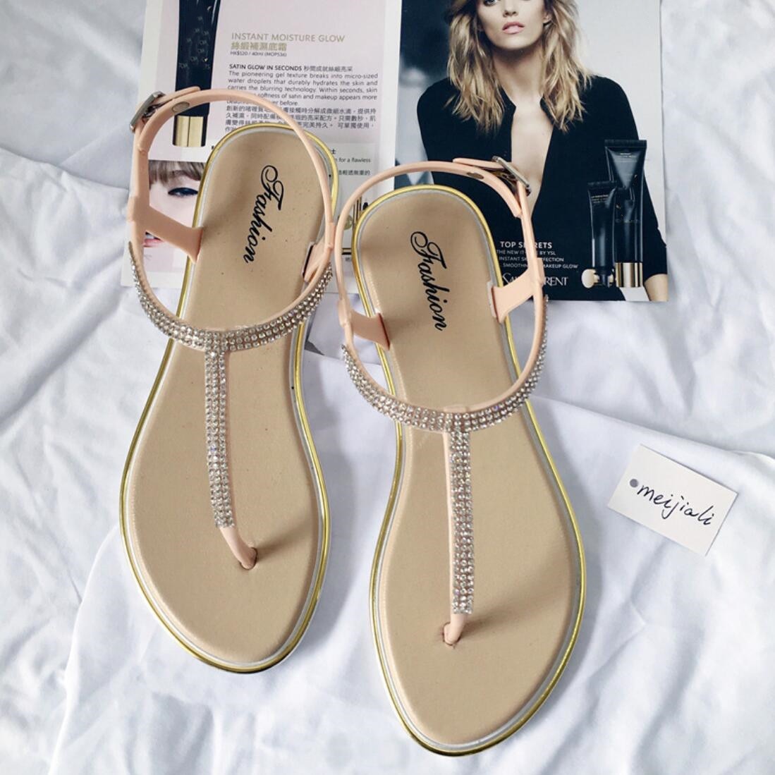 Koovan Women&#39;s Shoes 2021 Summer Rhinestone Flat Shoes Clip T-type Strap Roman Shoes Low Sandals Women Plastic Sandals Beach