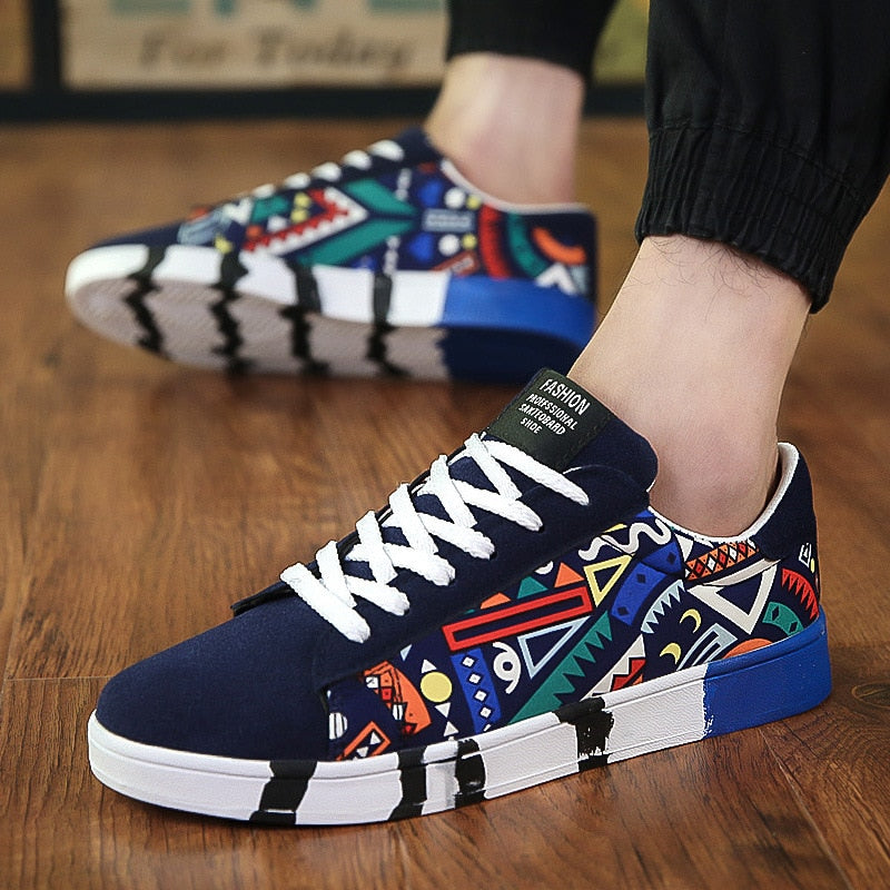 New Mens Casual Canvas Shoes Sneakers Lightweight Comfortable Graffiti Mens Shoes Zapatos De Hombre Kanye West Loafers